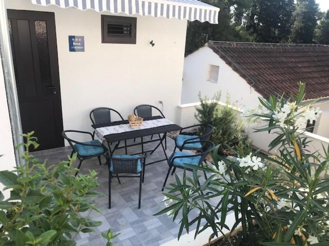 Apartment Mimi, Necujam Luaran gambar